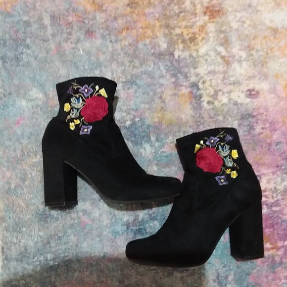Carlos Santana Black Suede Embroidered Ankle Boots - Picture 1 of 4
